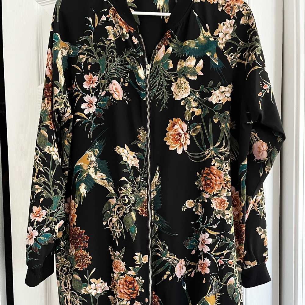 West Kei XL silky long zip up jacket